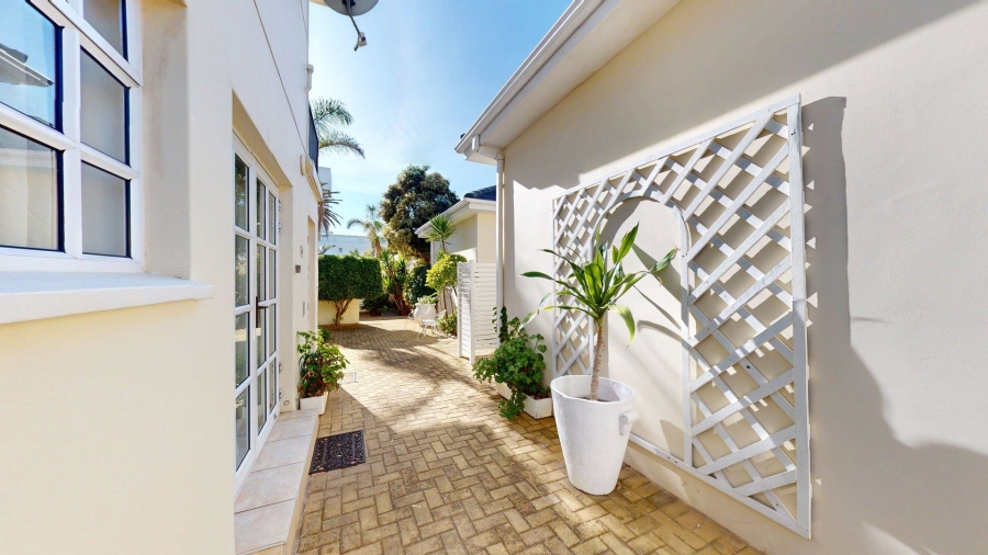 8 Bedroom Property for Sale in Summerstrand Eastern Cape
